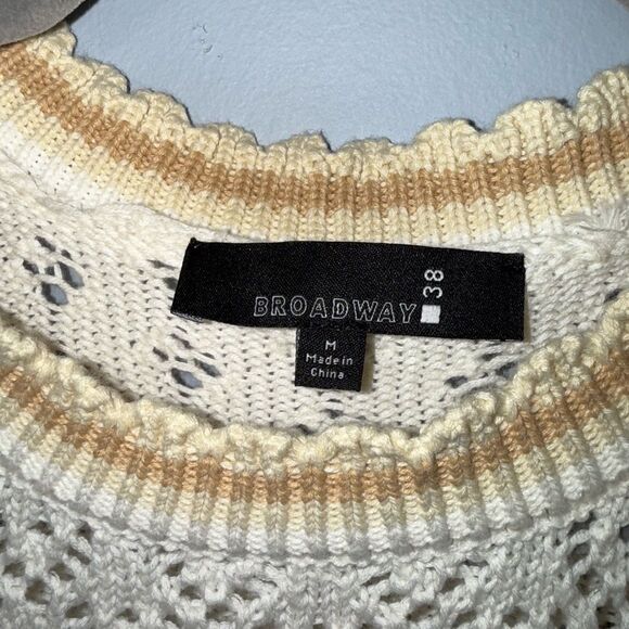 Broadway 38 Cream Ruffle Yoke Pointelle Knit Sweater Size M EUC - Picture 6 of 9